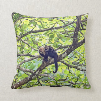 Almofada Macaco e bebê da mãe na selva