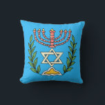 Almofada Magen Persa David Menorah<br><div class="desc">Esta imagem foi adaptada de um antigo azulejo judeu persa e apresenta uma menorah com um Magen David (Estrela de David) enquadrado por ramos de oliveira. As imperfeições da imagem original pintada à mão foram preservadas.</div>