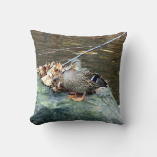 Almofada Mallard Duck (Mulher) no Travesseiro Mossy Rock