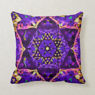 Almofada Mandala da flor da estrela no roxo por Amelia
