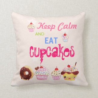 Almofada Mantenha calmo e coma cupcakes