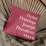 Almofada Manutenção Personalizada da Família 5 Name<br><div class="desc">Você está procurando uma bela maneira de manter sua família perto? O nosso Travesseiro decorativo personalizado é a maneira ideal de o fazer! Este na moda e travesseiro aconchegante mostra os nomes de você e sua família - seja seu marido, esposa, filhos ou até seus animais de estimação - impressos...</div>