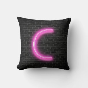 Almofada Marca C Inicial, Cor-De-Rosa Neon, No Tijolo