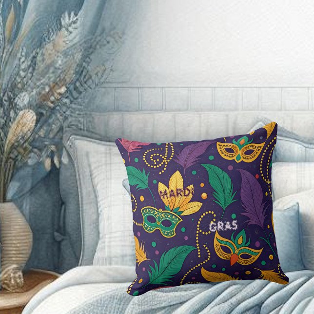 Almofada Mardi Gras Máscara Miçangas de penas Douradas Puro (Mardi Gras Masks Feather Beads Gold Purple Green Throw Pillow)