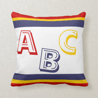 Almofada marinho azul, amarelo e vermelho ABC em branco