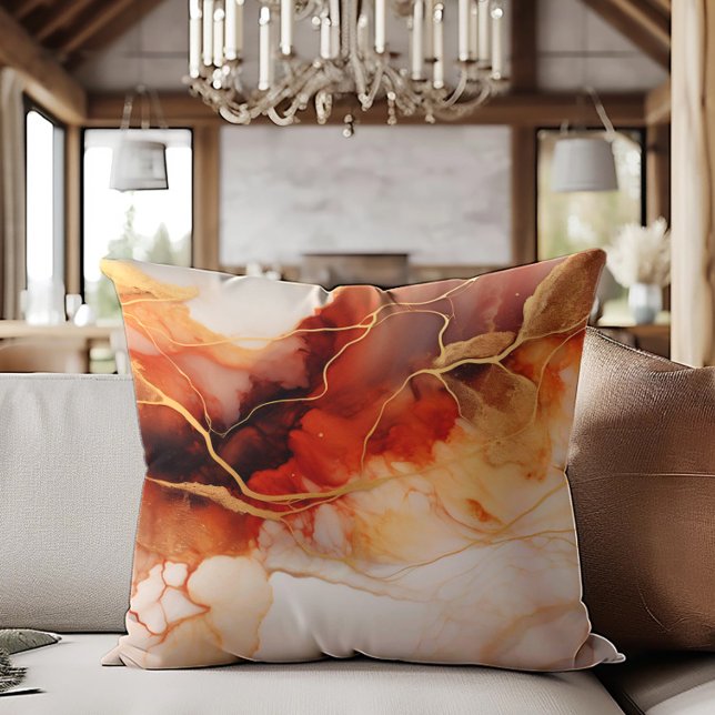 Almofada Marmoreado com Tinta Alcoólica Laranja Dourado Mar (Brown, orange, and cream-colored decorator pillow )