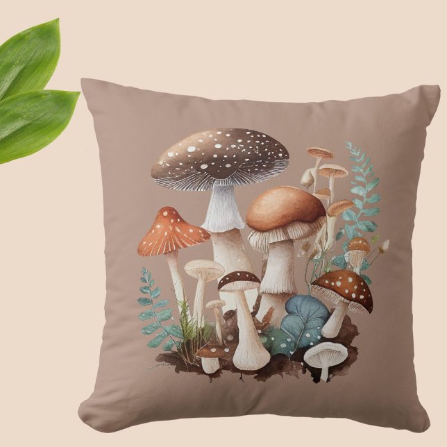 Almofada Marrom Terroso Verde Floresta Cogumelo Fofo Rústic (A lovely earthy brown green mushroom throw pillow, on an oyster taupe background.)