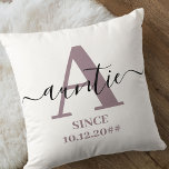 Almofada Mauve Elegante de Script da Tia Monograma<br><div class="desc">Travesseiro para tia - nova ou estabelecida há muito tempo, que você pode personalizar com a data em que eles se tornaram uma tia. Esta design minimalista da tendência tem uma sutil paleta colorida de urze, preto e branco. Ele tem um monograma, com a letra inicial A e a tia-nome,...</div>