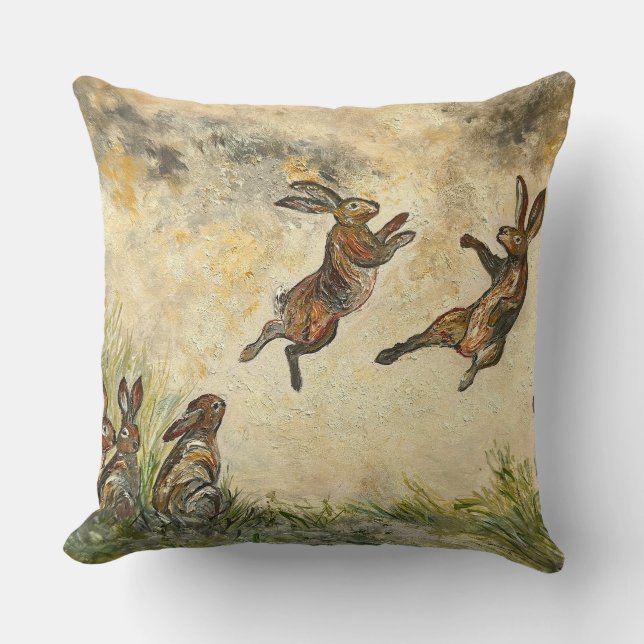 Almofada Meadow Matchup Playful Hares in a Meadow  (Frente)
