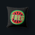 Almofada Melancia da Palestina Livre - Liberdade para a Pal<br><div class="desc">Após a guerra de seis dias em 1967, o governo israelita proibiu a bandeira palestiniana. A melancia tomou seu lugar por compartilhar as cores da bandeira: vermelha, preta, branca e verde. a fruta pode ser vista dos muros de pedra de Gaza às galerias de Ramallah, apontando a história política da...</div>