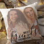 Almofada Melhor Amigos para a Sobreposição de Script Preto<br><div class="desc">Melhores amigos para sempre travesseiro de fotos com uma camada elegante de texto. O modelo de foto está configurado para você adicionar suas próprias fotos - uma da frente e outra no verso. A frente também tem a camada de texto que lê "melhores amigos para sempre" em escrita à mão...</div>