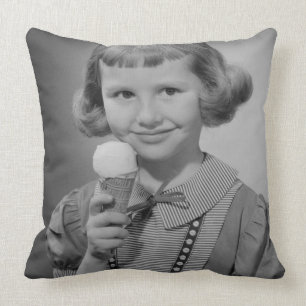 Almofada Menina que come o sorvete