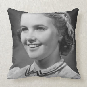 Almofada Menina que levanta no estúdio
