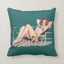Menina "sexy" do pinup do redhead no biquini verde