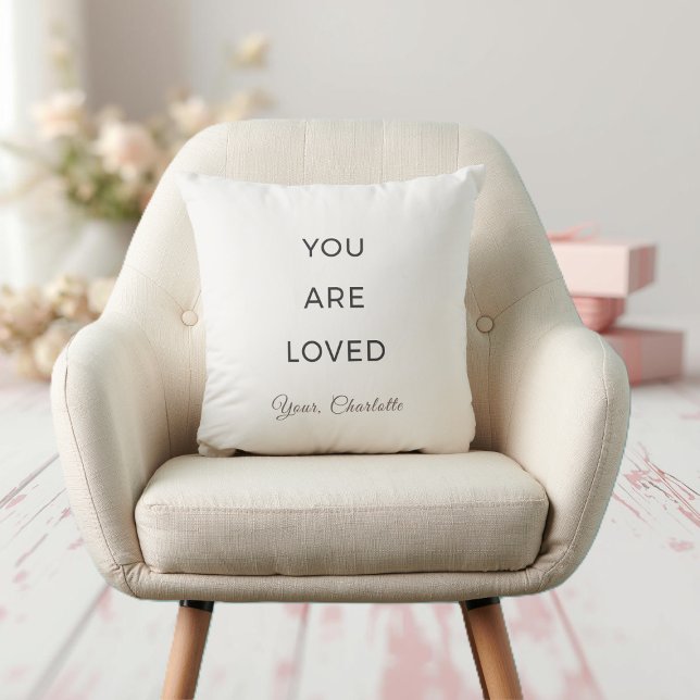 Almofada Minimalist You Are Loved Neutral Throw Pillow (Criador carregado)