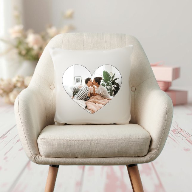 Almofada Minimalist You Are Loved Neutral Throw Pillow (Criador carregado)