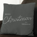 Almofada Modern Trendy Christmas | Floresta Verde Escuro<br><div class="desc">Um travesseiro decorativo de Natal em moda com tipografia moderna e escrita à mão,  em branco,  numa cinza verde de enfumaçado profundo. O nome pode ser facilmente personalizado para um toque pessoal. Um design de natal simples,  minimalista e contemporâneo para destacar esta temporada de festas!</div>