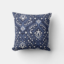 Almofada moderna e elegante de ikat azul e branco