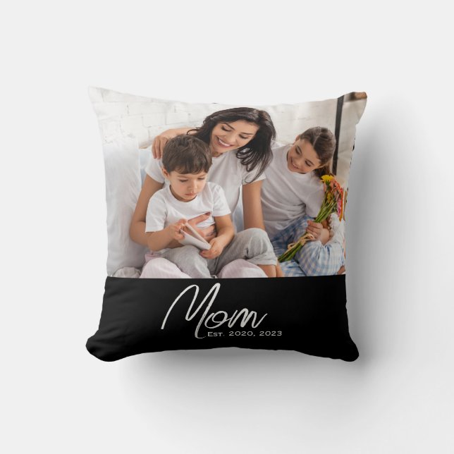 Almofada Mom Established Modern Script Photo Throw Pillow (Frente)