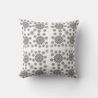 Almofada ​Monochrome Mandala Symphony: Modern Geometric Pat