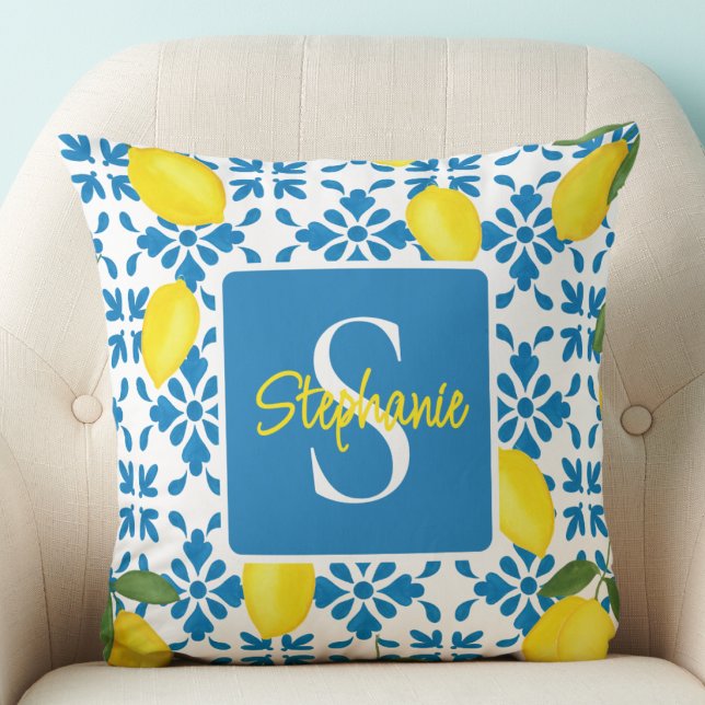 Almofada Monogram Name Blue French Tile Lemon Pattern  (Criador carregado)