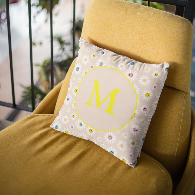 Almofada Monograma Colorido Smiling Daisy personalizado (Colourful Monogram Smiling Daisy personalised Throw Pillow)