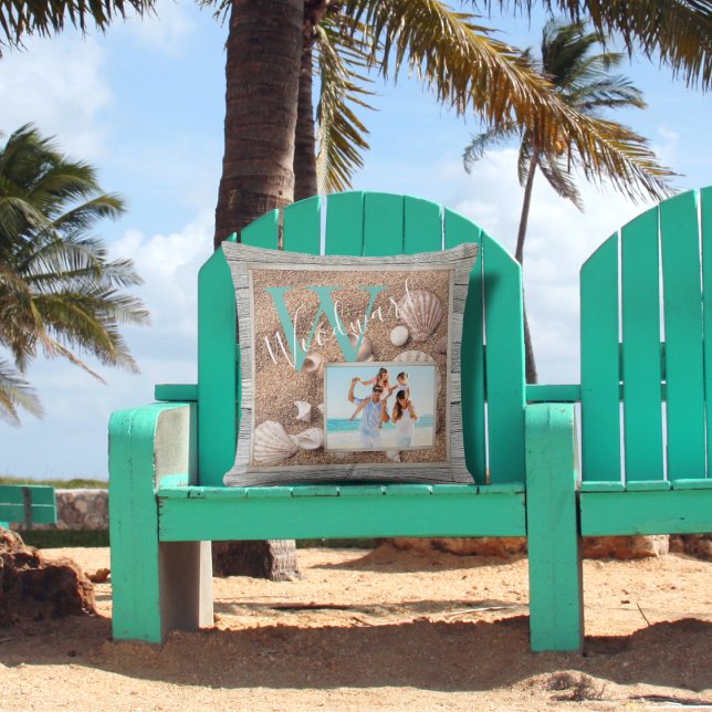 Almofada Monograma de areia de madeira de praia com tempo (Criador carregado)