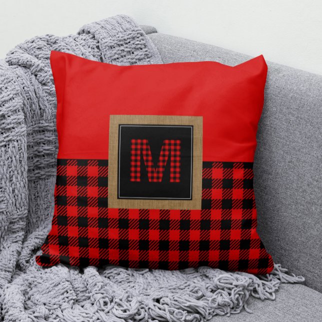 Almofada Monograma de Cheque de Buffalo de Gingham Vermelho (Red and Black Buffalo Check Monogram Pillow )