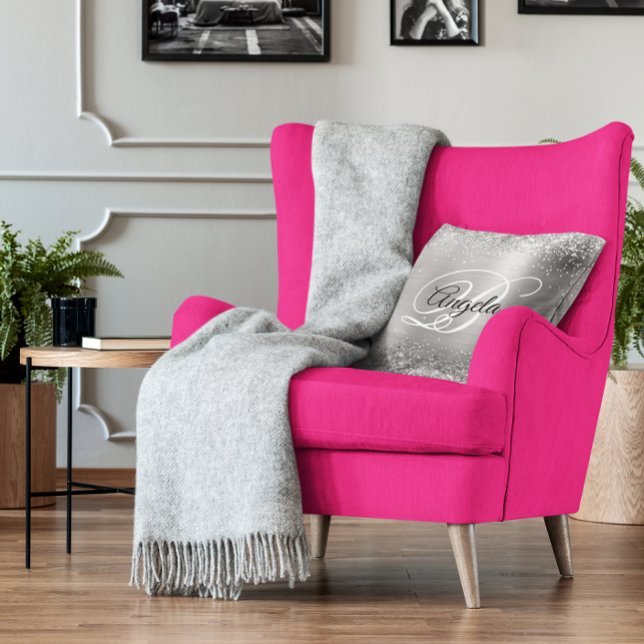 Almofada Monograma de metal com flecha fina de prata reluze (Silver Glitter Brushed Metal Monogram Throw Pillow)