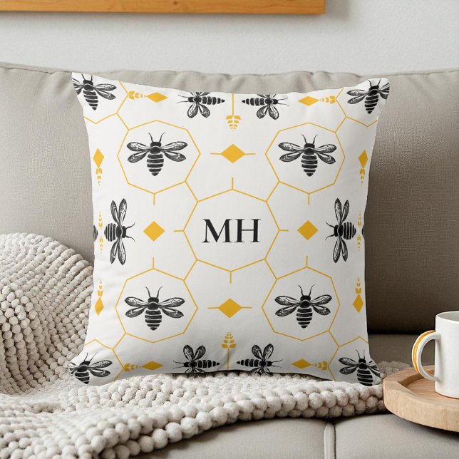 Almofada Monograma do Elegante Preto, Padrão de Abelhas Ama (Modern Yellow Bee Pattern Black Elegant Monogram Throw Pillow)