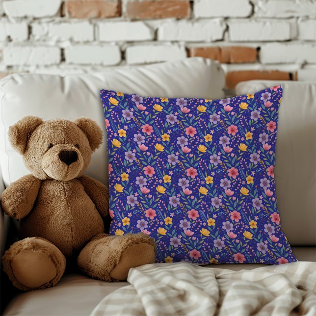 Almofada Monograma simples de padrão floral azul pastel (floral rustic pillow)