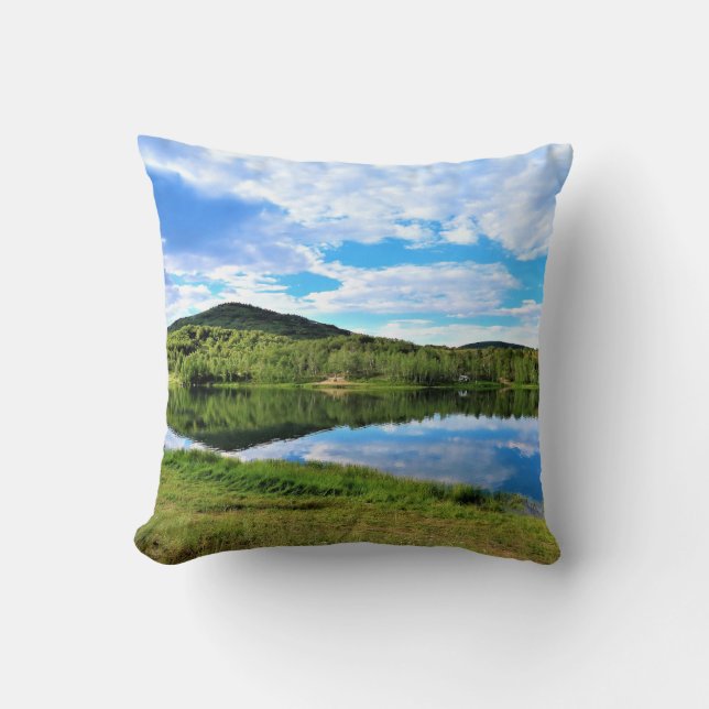 Almofada Montanha pacífica e lago (Frente)