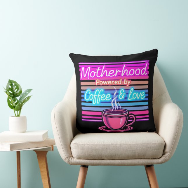 Almofada Motherhood Powered by Coffee | Dia de as mães engr (Cadeira)