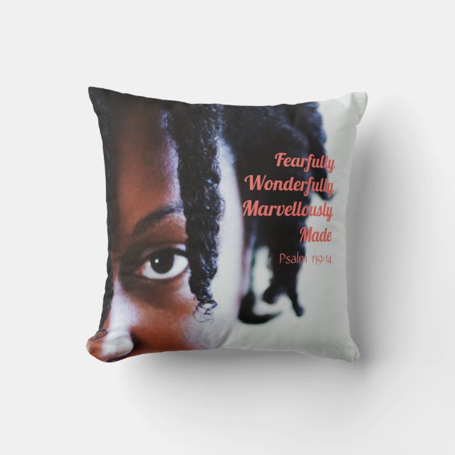 Almofada Mulher étnica FEZ amarelo-cristão com medo (Frente)