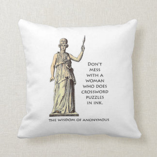 Almofada "Mulher que faz palavras cruzadas travesseiro na