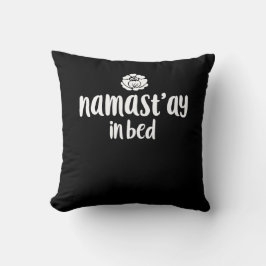Almofada namaste na cama
