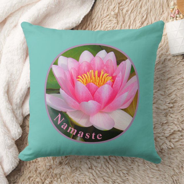 ALMOFADA NAMASTE PINK WATER LILY BLOSSOM TRAVESSEIRO DECORA (Cobertor)