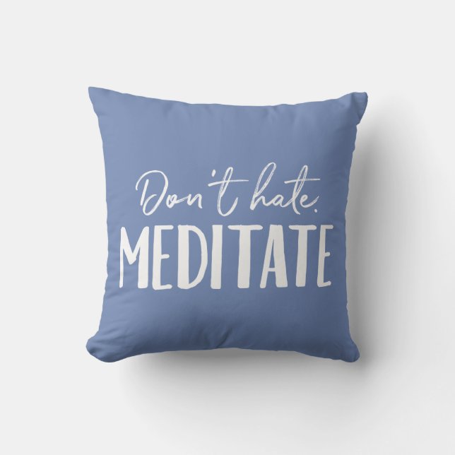 Almofada Não Odeie Meditar Tipografia (Frente)