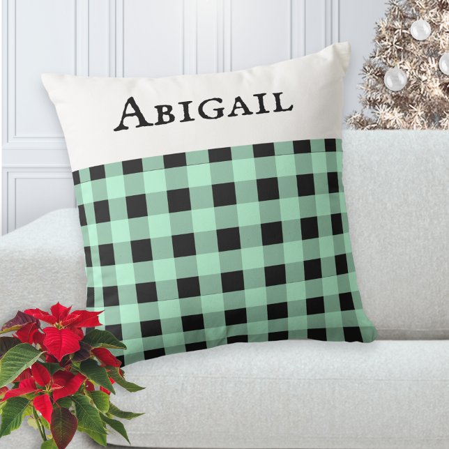 Almofada Natal da Xadrez de Buffalo Verde de Pepperminta (A pretty, personalized cushion with buffalo plaid pattern in peppermint green and black)