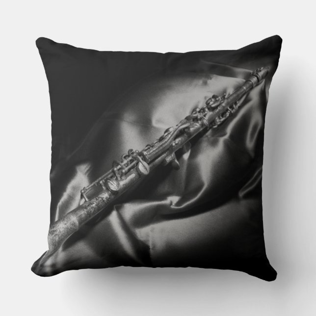 Almofada Natureza-morta de clarinete antigo, P&B (Frente)