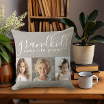 Almofada Netos tornam a vida excelente com 3 fotos<br><div class="desc">Um presente pensativo que os avós vão tesourar, este design personalizado apresenta um modelo de 3 fotos para personalizar com fotos dos netos. Uma combinação do moderno guião manuscrito combinado com uma fonte moderna sans serif que diz "netos fazem a vida grandiosa!" O fundo é um bege esticado neutro que...</div>