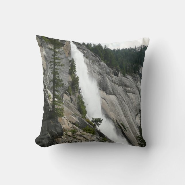 Almofada Nevada Falls no Parque Nacional de Yosemite (Frente)