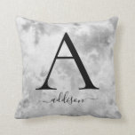 Almofada Nome do Monograma da Cinza Negra<br><div class="desc">Cinza e monograma branco de gravata e travesseiro de nome para o seu material de cama. Um design personalizado de gravata que ela vai amar.</div>