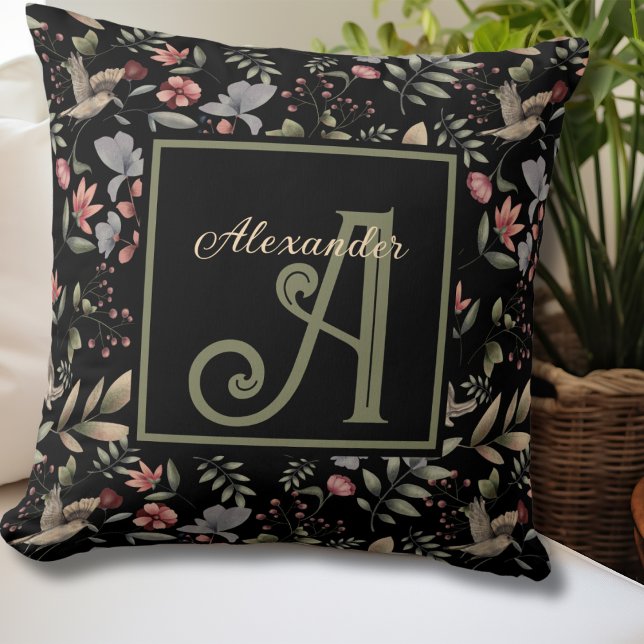 Almofada Nome do Monograma da Cor de Água Botânica e Preto  (Monogram Initial and Name, Rustic Botanical Watercolor Pattern Throw Pillow)