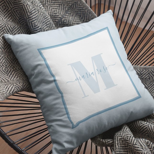 Almofada Nome do Monograma Personalizado Simples Azul (Blue monogram throw pillow)