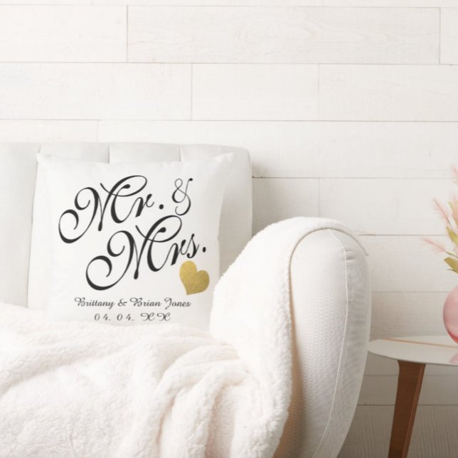 Almofada Nome Dourado do Coração do Script Negro de Casamen (Criador carregado)