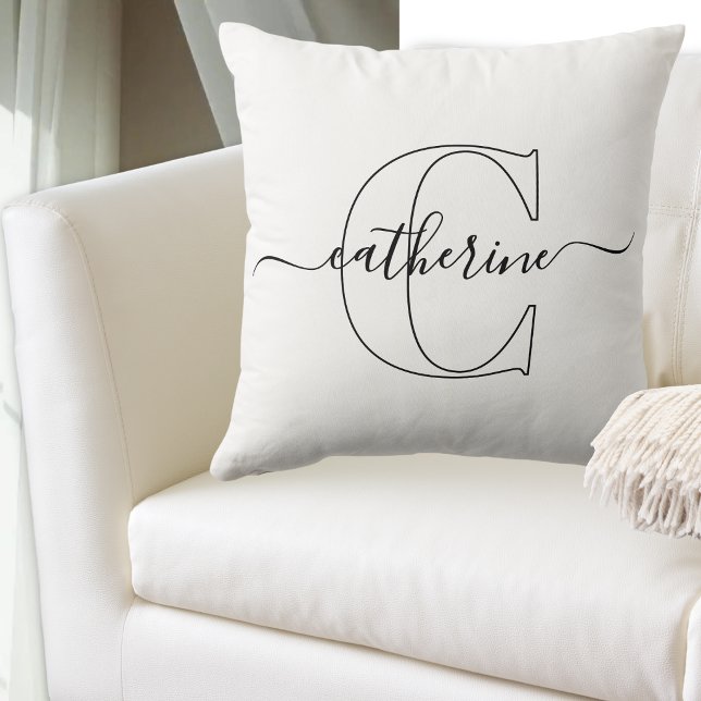 Almofada Nome Monograma Preto Branco Moderno Script Minimal (Custom First Initial Name Minimalist Black Script Throw Pillow)