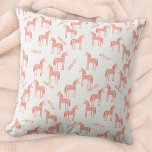 Almofada Nome Personalizado do Unicorn Rosa<br><div class="desc">Diversão e design de unicórnio rosa personalizado único com o nome do seu filho. Perfeito para um berçário ou para um presente para um chá de fraldas,  nova menina ou aniversário de criança. Arte original de Nic Squirrell.</div>