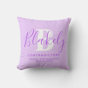 Almofada Nome roxo de texto preto que significa travesseiro