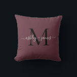 Almofada Nomes de Casamento em Script de Borgonha com Monog<br><div class="desc">Almofada chic com monograma personalizado com seus nomes e monograma em script caligráfico branco elegante e tipografia moderna preta em um fundo borgonha. Basta adicionar seus nomes e monograma. Exclusivamente projetado para você pelo Happy Dolphin Studio. Se precisar de ajuda ou produtos correspondentes, entre em contato conosco em happydolphinstudio@outlook.com. Estamos...</div>
